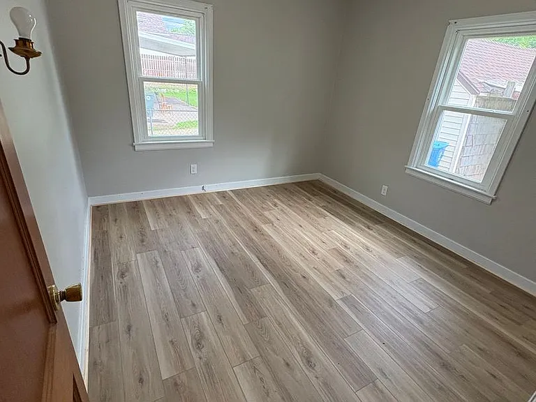 652 W Parker St — Photo 6