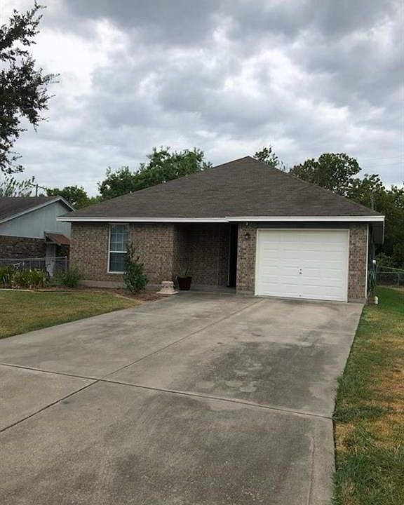1st image of 2801 Clara Ln