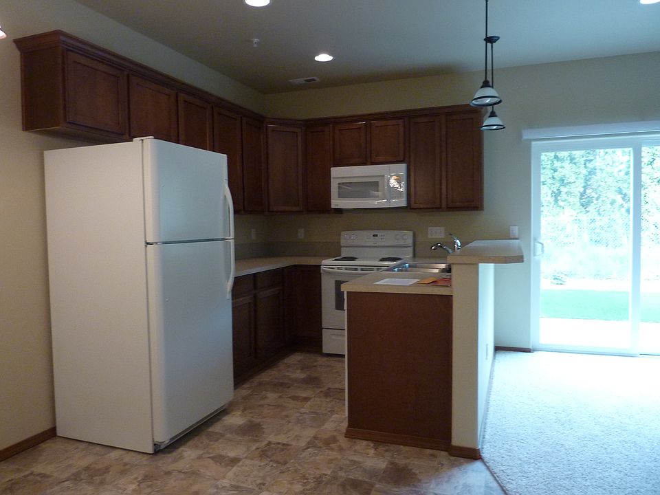 2nd image of 4311 116th St NE #101
