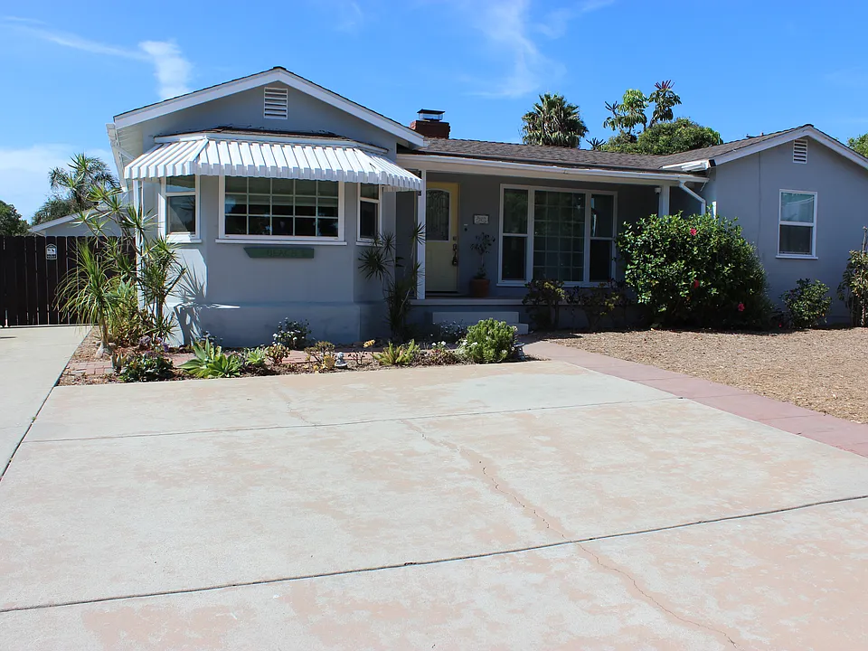 1220 Vista Way