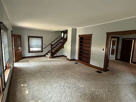3rd image of 673 N Main St