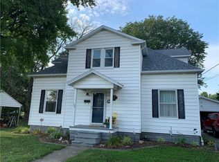 103 E Jackson Ave, Altamont, IL 62411