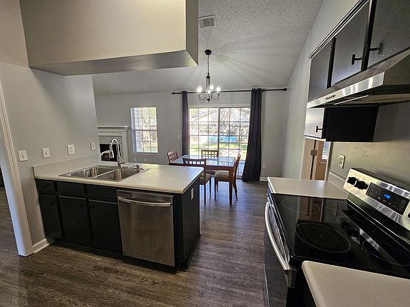 5th image of 2428 Beechnut Ln