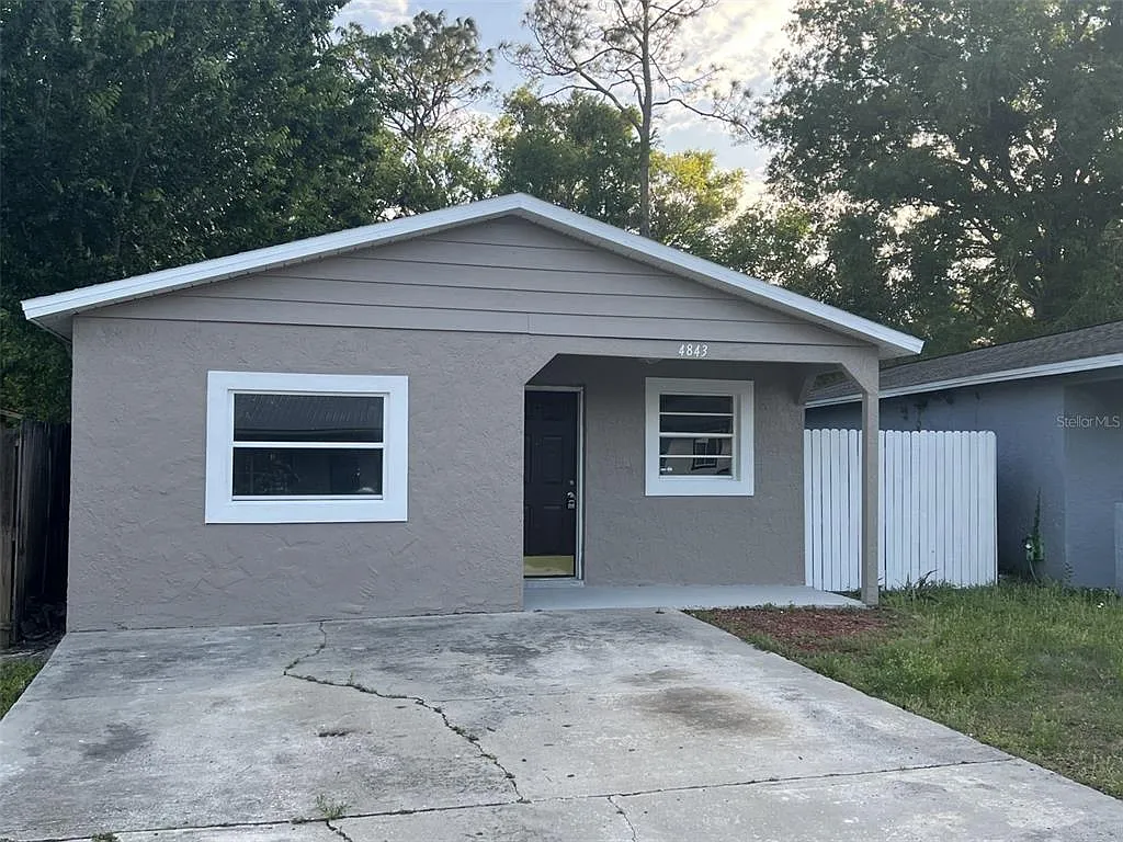 3 bed, 1.0 bath, 1121 sqft, $2,050 — Photo 2