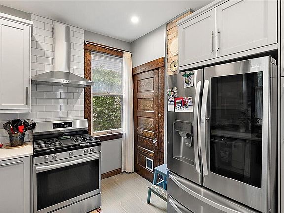 3rd image of 20 Fuller Ave SE