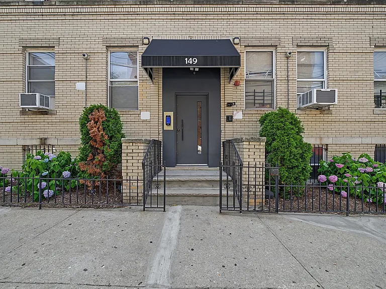 149 Grant Ave #2C — Photo 11