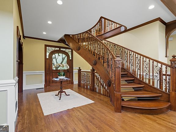 8th image of 1091 Echota Rd