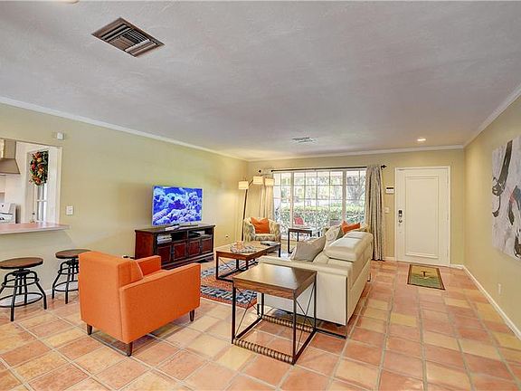 3rd image of 1550 Highland Ln