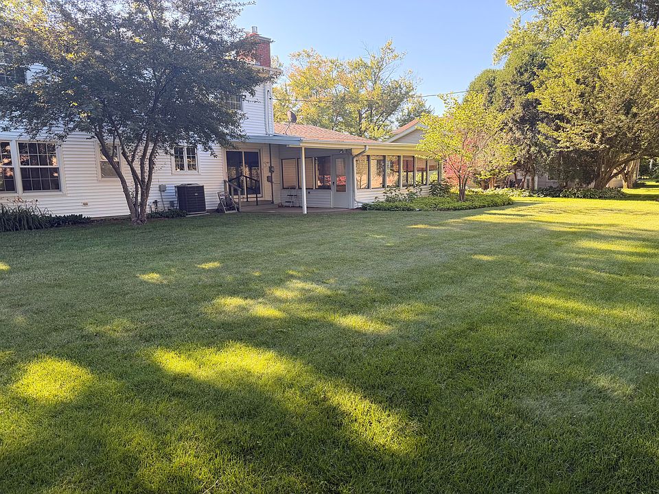 2nd image of 9216 White Oak Ave