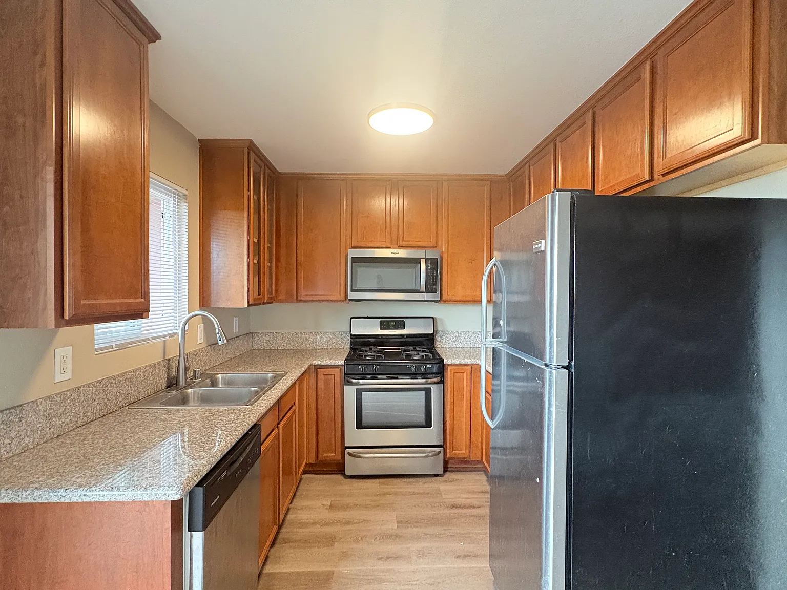 2 bed, 856 sqft, $2,800 — Photo 3