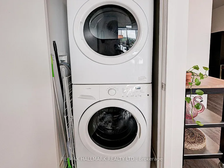 1238 Dundas St E #813 — Photo 16