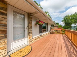 7 Angora Rd, Carnegie, PA 15106