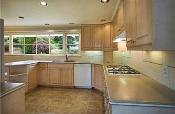 2nd image of 1021 Evergreen Dr