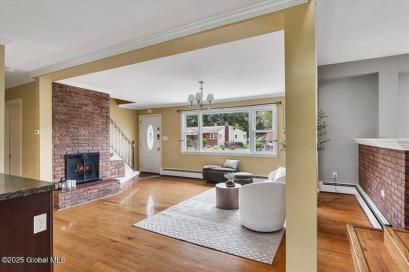 3rd image of 882 Obrien Avenue