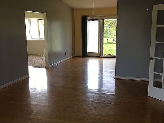 3rd image of 7221 Olde Farm Ln