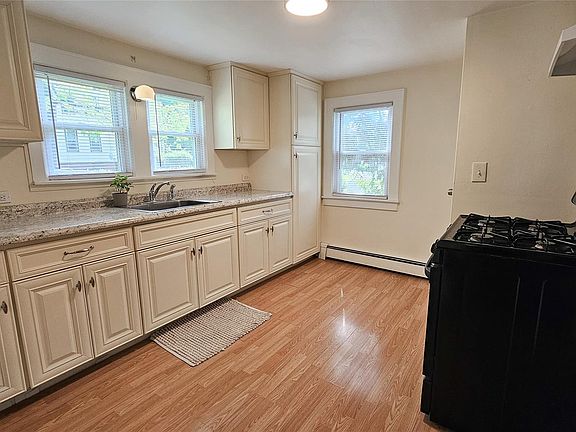 3rd image of 2 Murray Ave