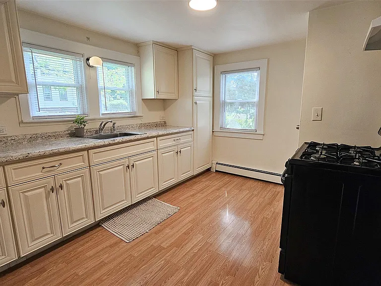 2 Murray Ave — Photo 3