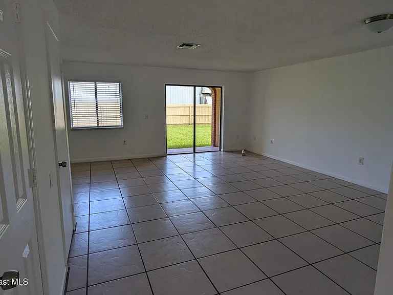 174 San Juan Cir — Photo 11