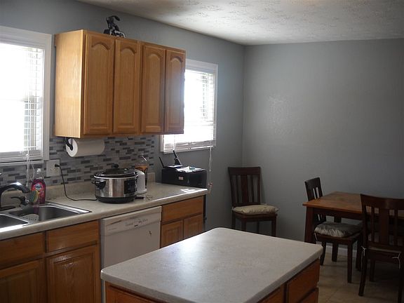 5th image of 593 Randolph Dr