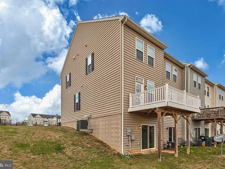133 Streamview Dr — Photo 3