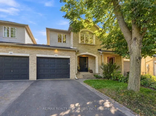 90 Foxborough Dr, Hamilton, ON L9G 4Z1