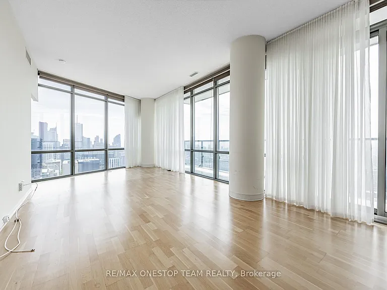 832 Bay St #4110 — Photo 14