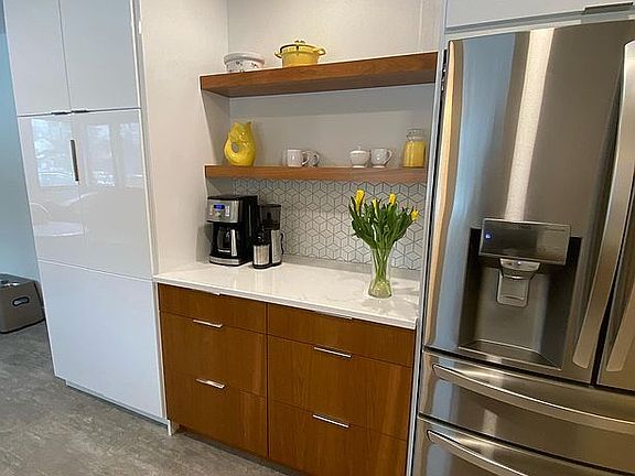 4th image of 3143 Midland Dr SE