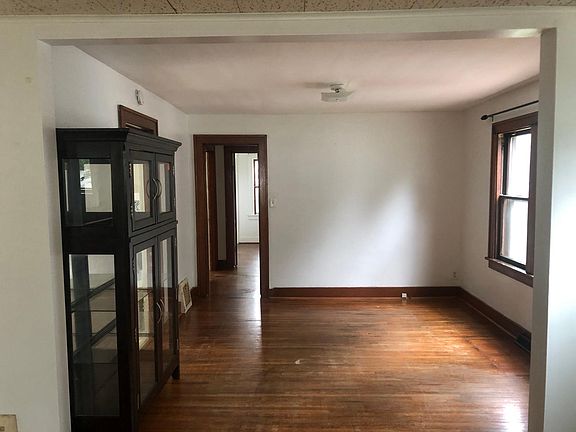 4th image of 161 Whitehall Ave