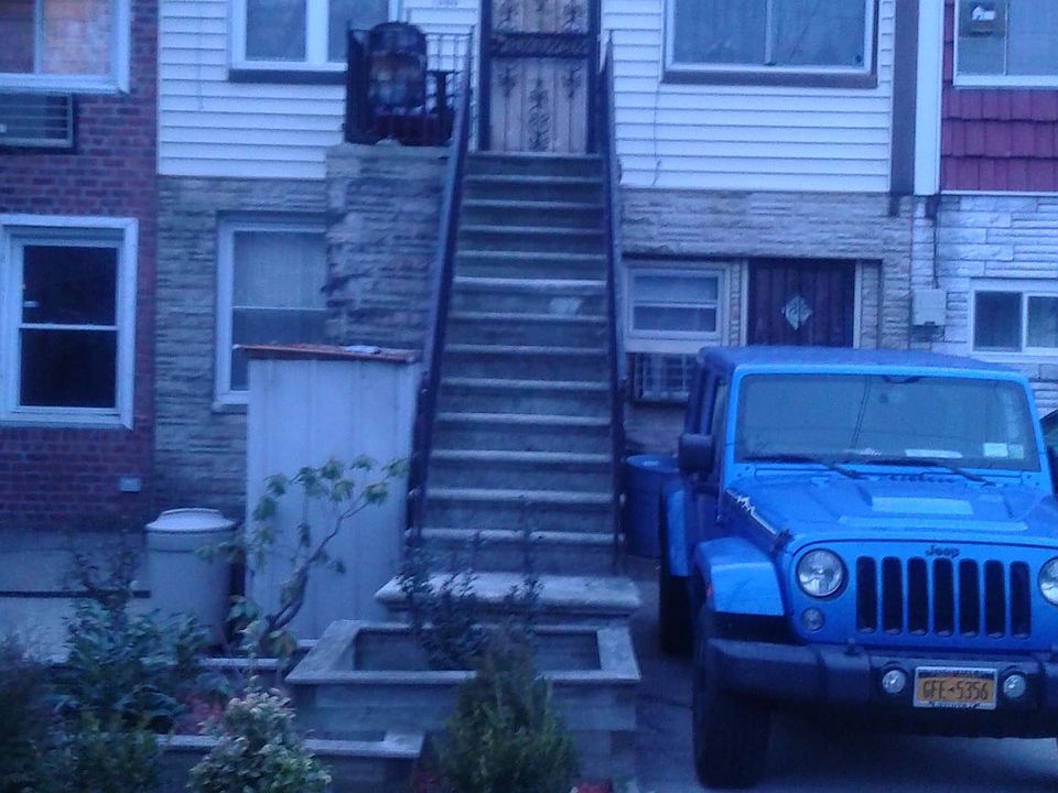 1st image of 1360 E 85th St