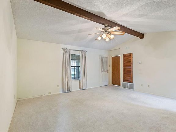 5th image of 212 Dakota Dr