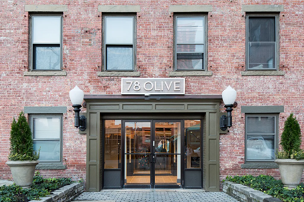 STROUSE ADLER — Photo 1