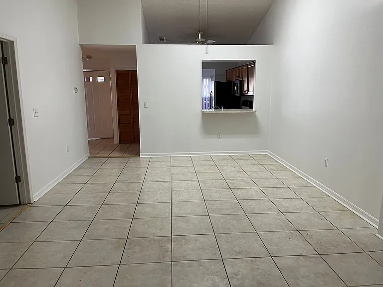 3221 Villa Way Cir — Photo 2