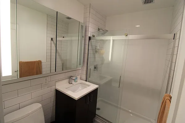 Rented by Mossanen Group | media 17