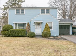 22 Rosecroft Dr, Rochester, NY 14616