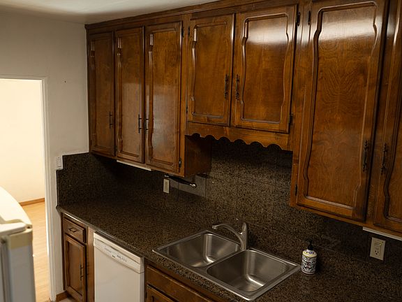 5th image of 125 Otis St