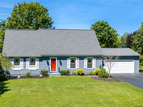 93 Glen Acre Dr, Pittsford, NY 14534