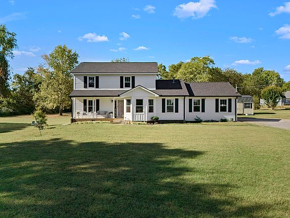2nd image of 4737 Spring Cove Dr