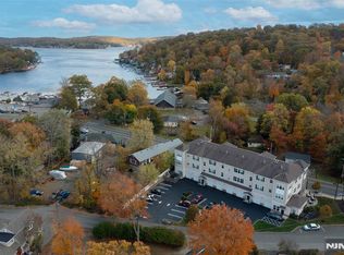 5 W River Styx Rd #302, Hopatcong, NJ 07843