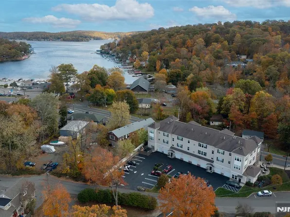 5 W River Styx Rd #302, Hopatcong, NJ 07843