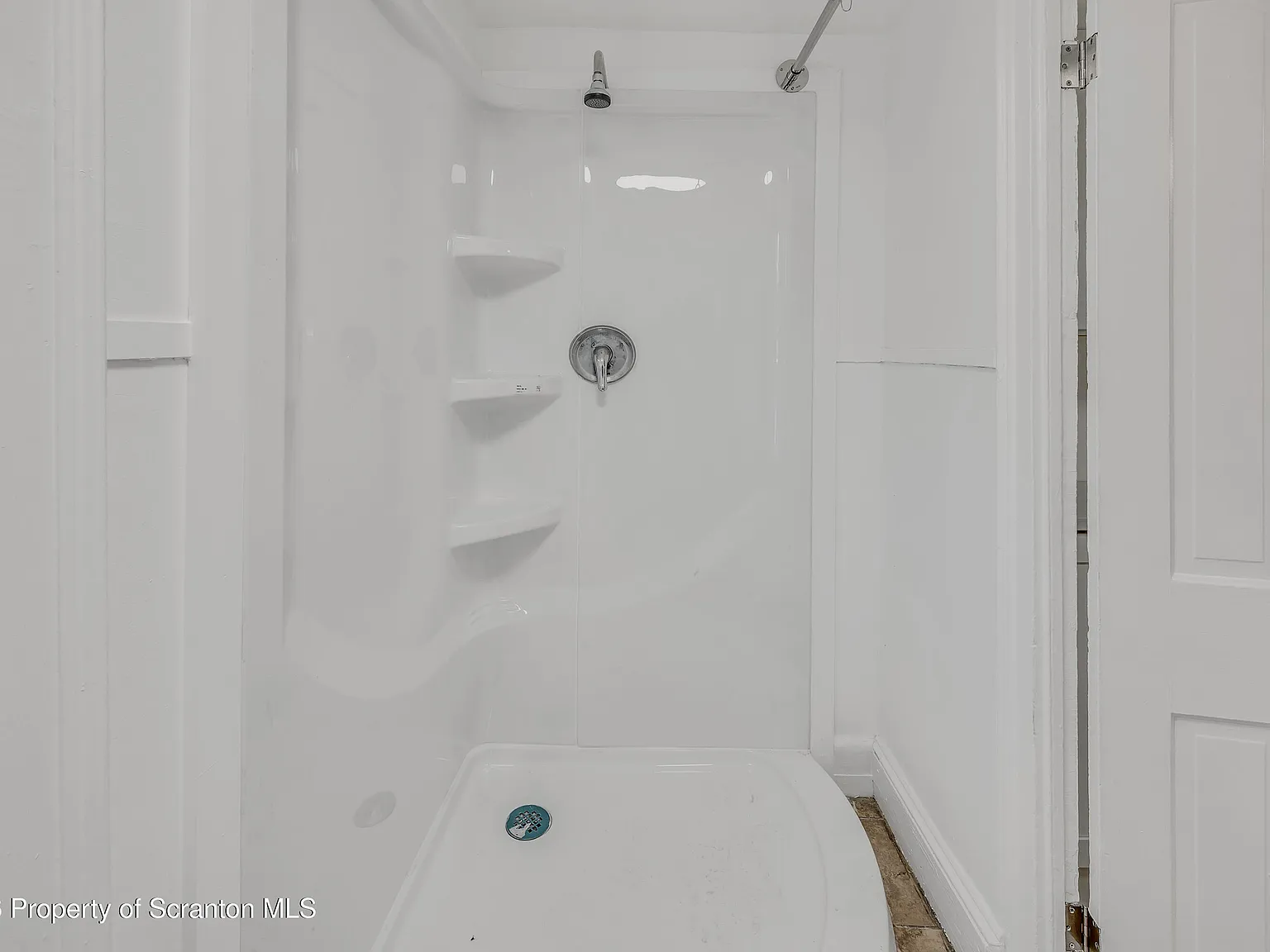 2 bed, 1.0 bath, 3400 sqft, $1,150 — Photo 4
