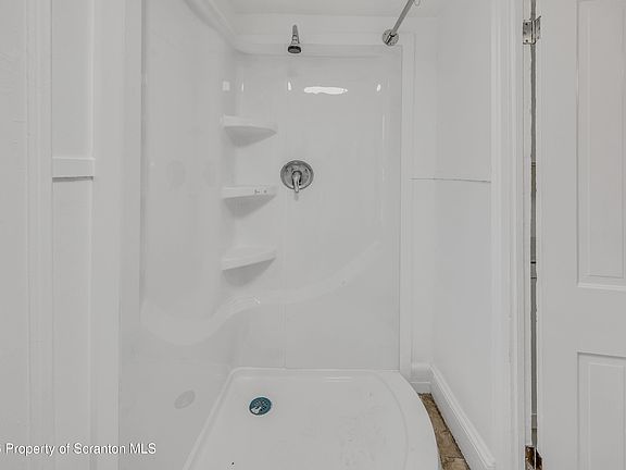 4th image of 629R Beech St #2
