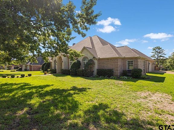 3rd image of 1609 Holcomb Cir