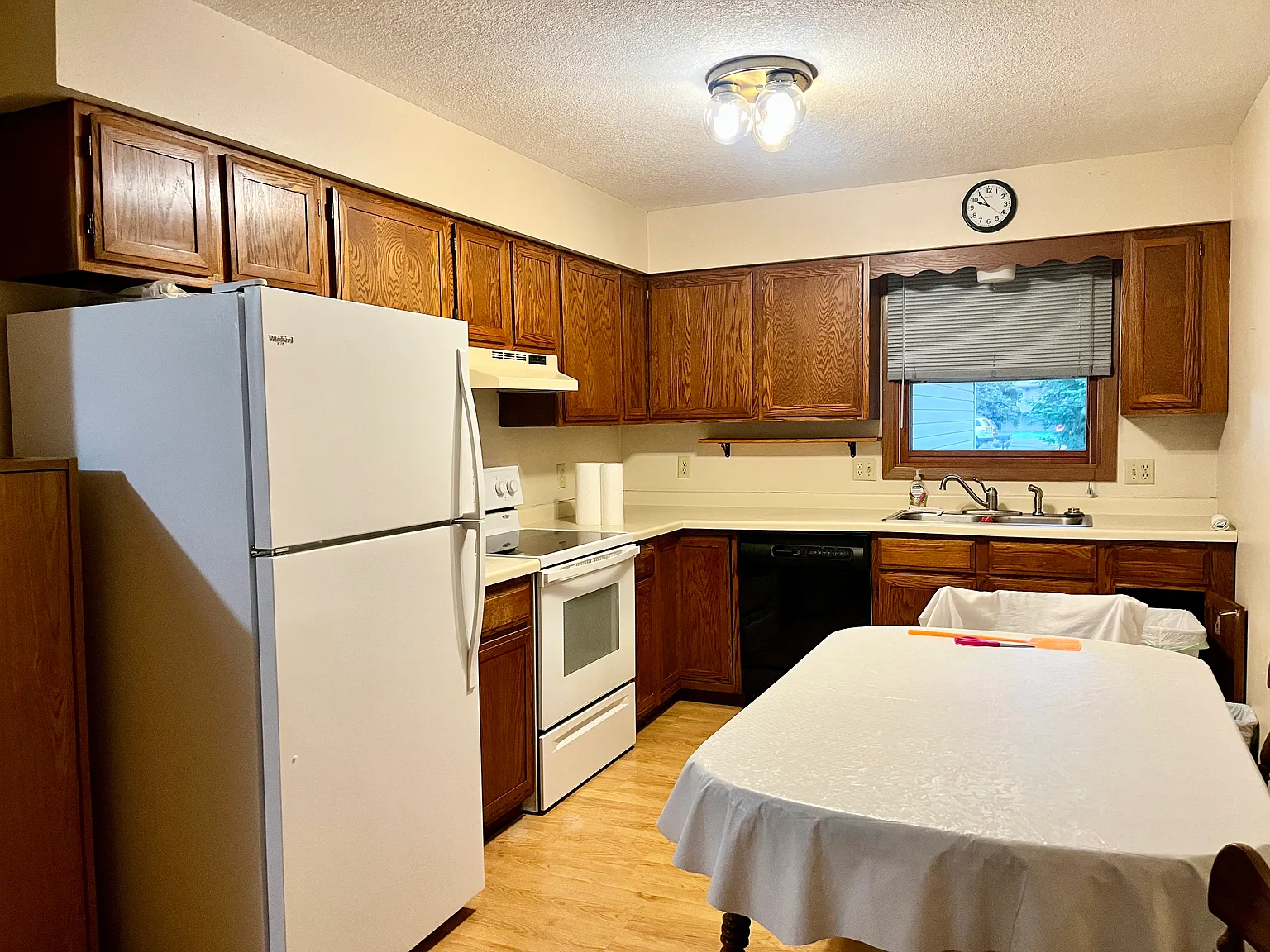 2 bed, 1100 sqft, $1,400 — Photo 4