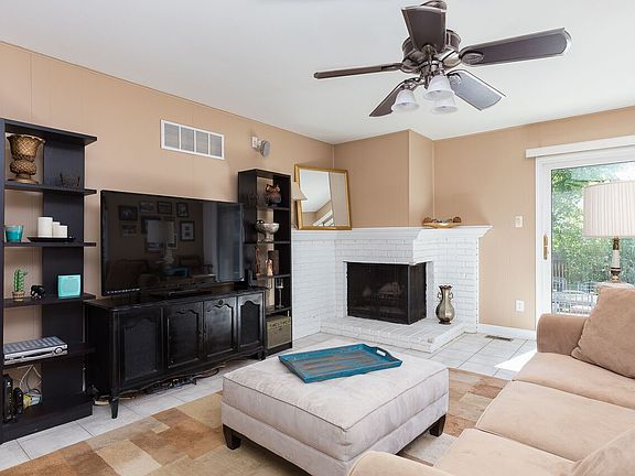 4th image of 15432 Pickett Ct