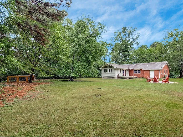 106 Bennington Dr — Photo 22