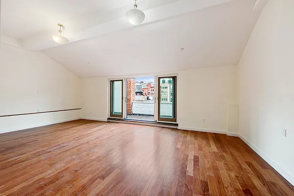 Rented by CORE | media 37