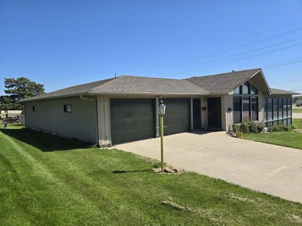 1302 Sheridan Dr, Norfolk, NE 68701