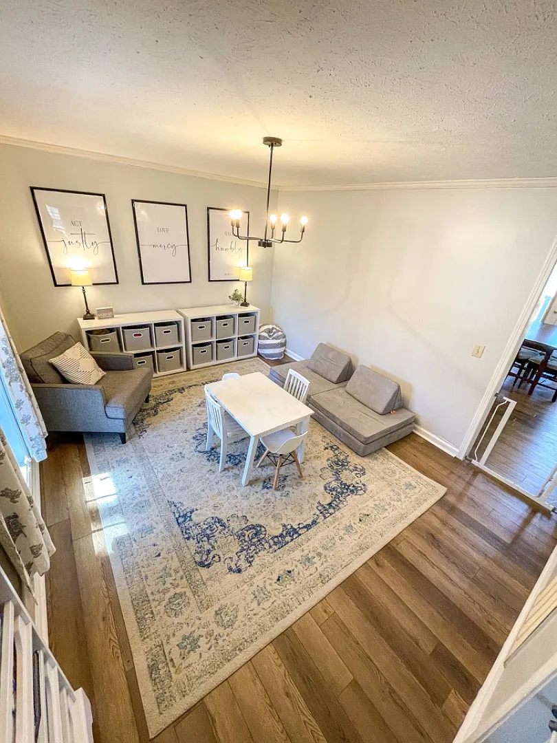Unit Photo - 200 Scarlet Dr