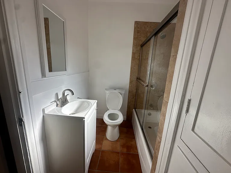 1433 Centinela Ave #B — Photo 9