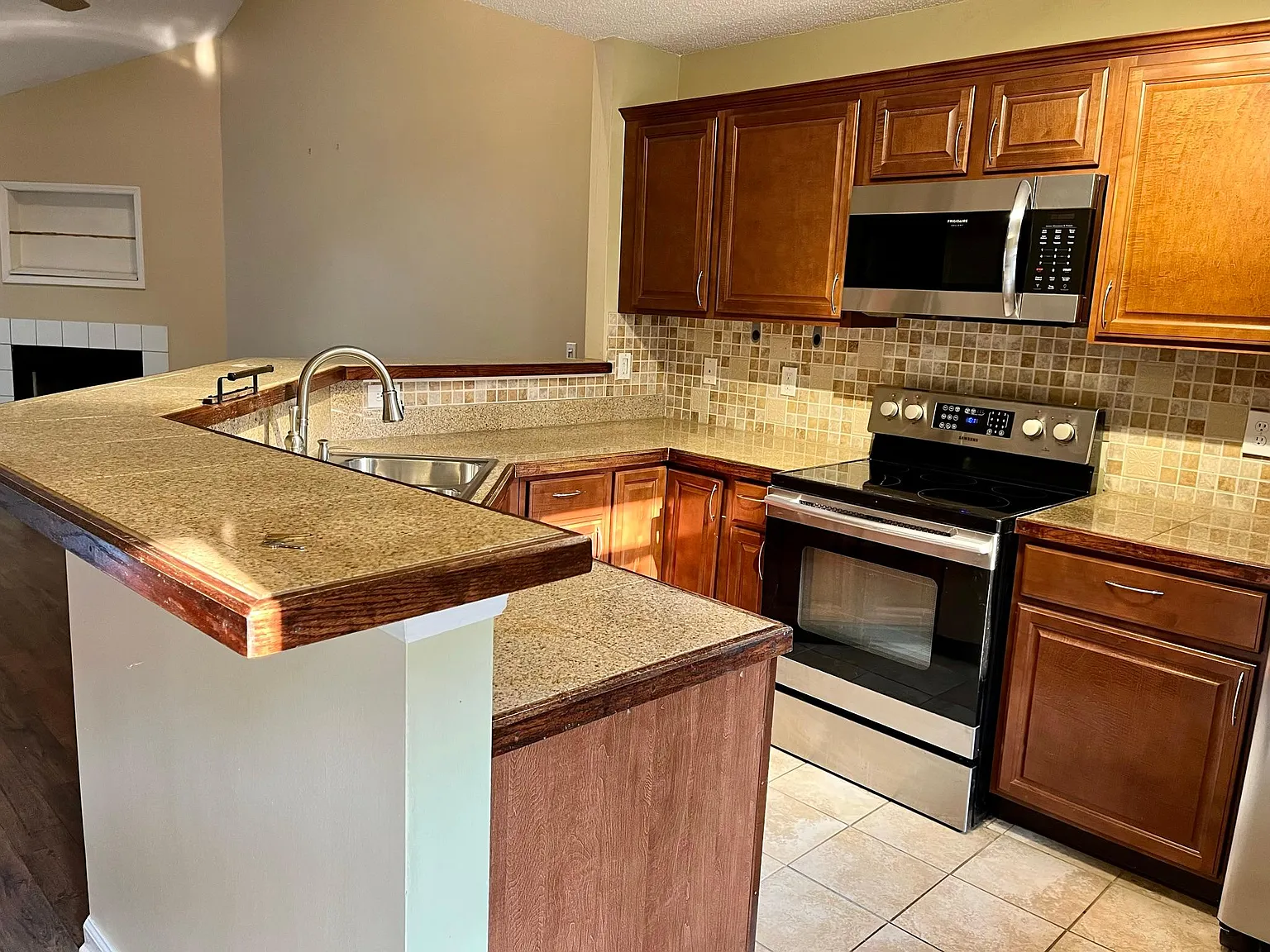 1709 Brockton Place — Photo 3